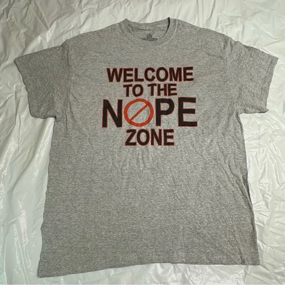Gray Graphic “Welcome to the Nope Zone” T-Shirt Size XL